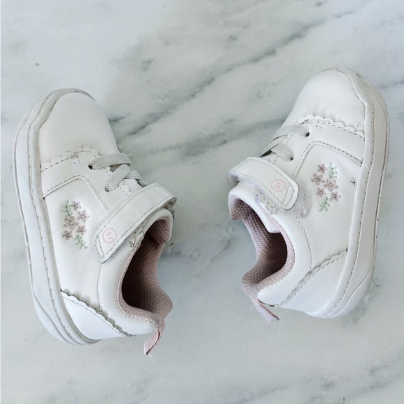 Munchkin by Stride Rite White Floral Embroidered Isabella Toddler Sneakers - 5 - Picture 3 of 5